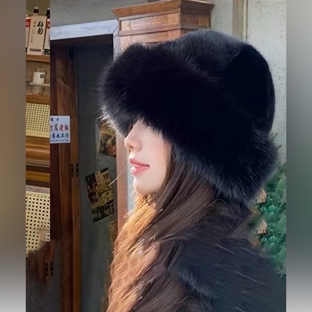 New Women's Black Winter Hat, Faux fur Trendy Fuzzy Warm Gorgeous - Picture 2 of 7